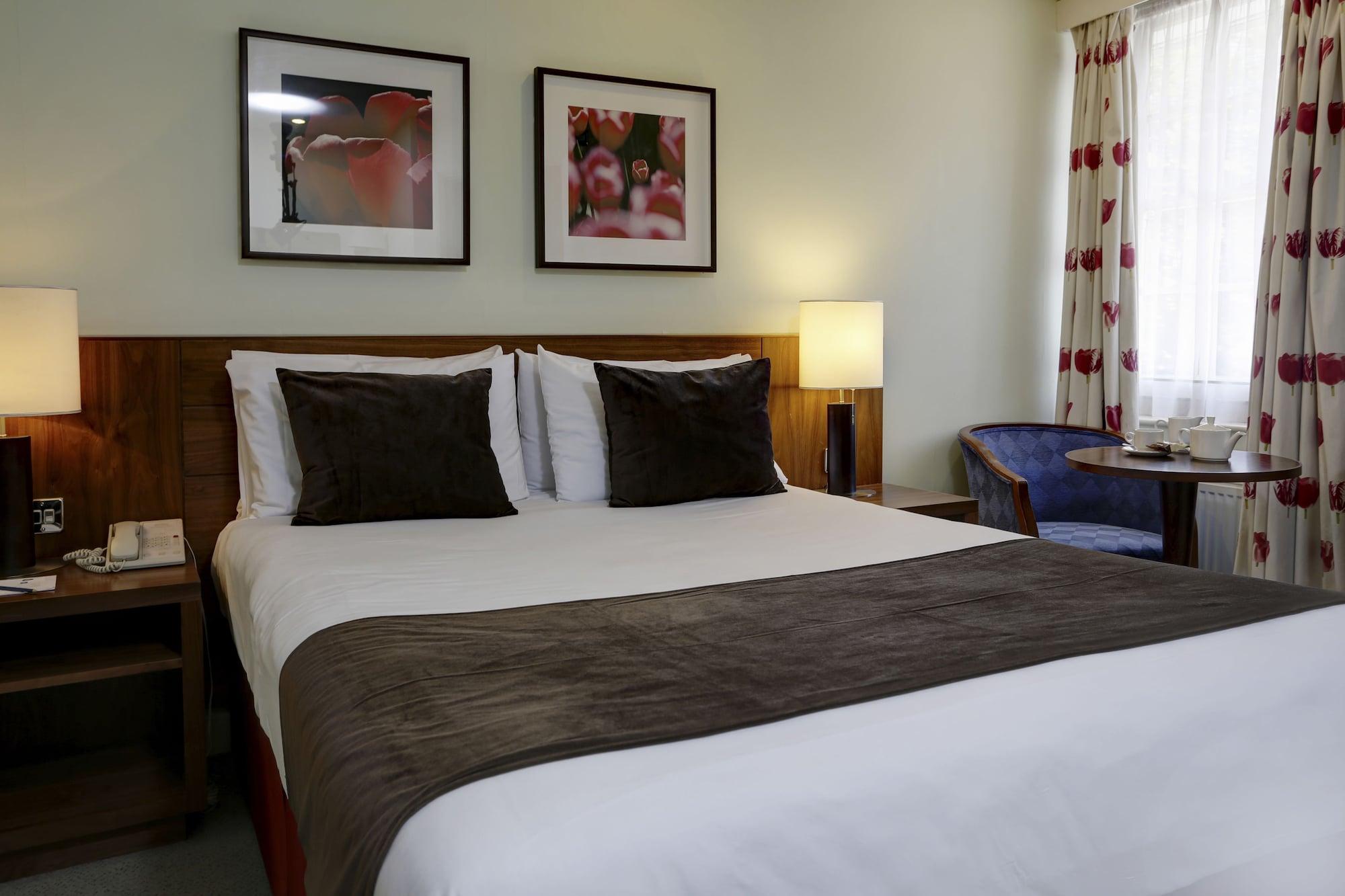 Best Western Ship Hotel Weybridge Exteriör bild
