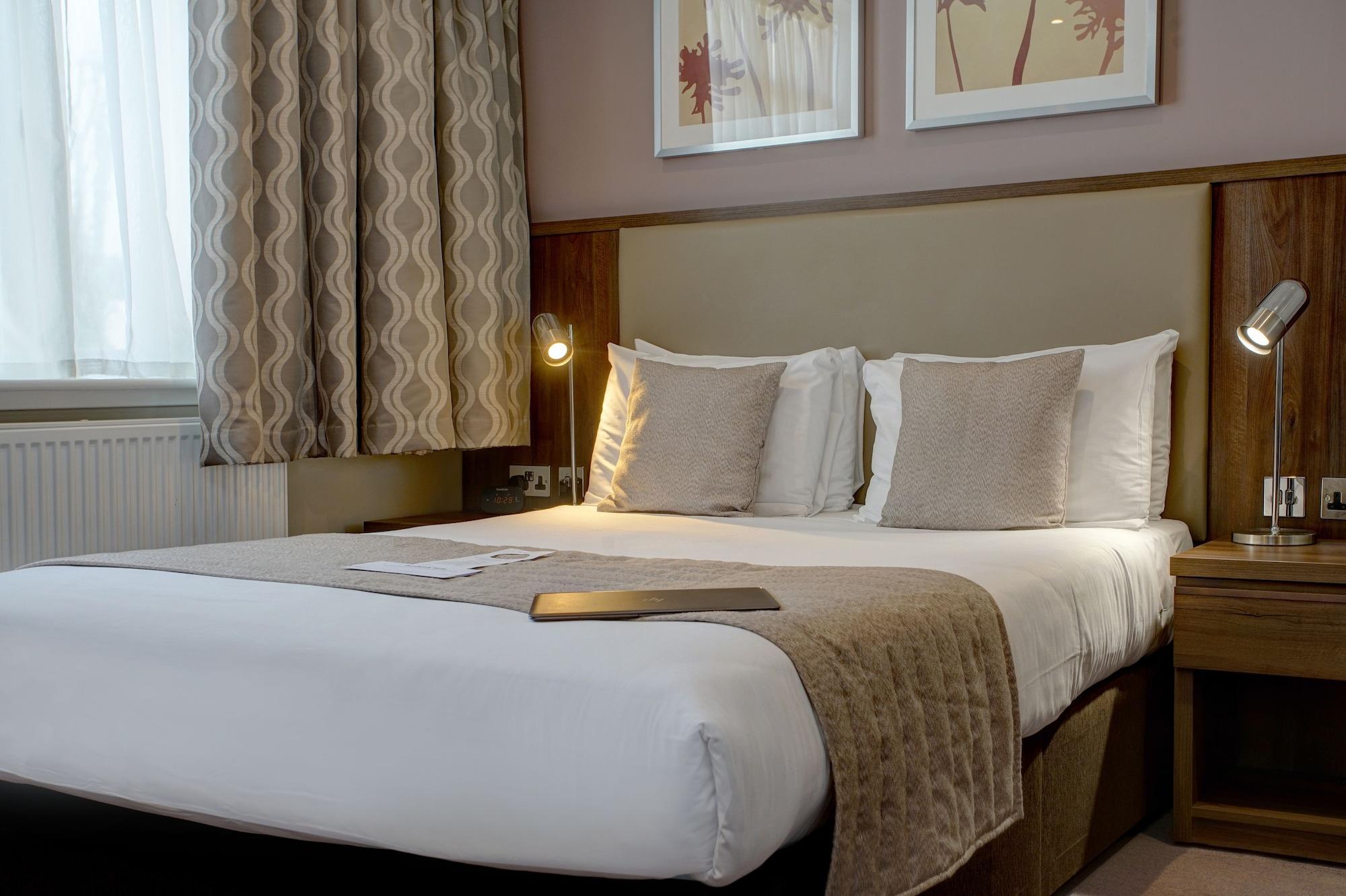 Best Western Ship Hotel Weybridge Exteriör bild