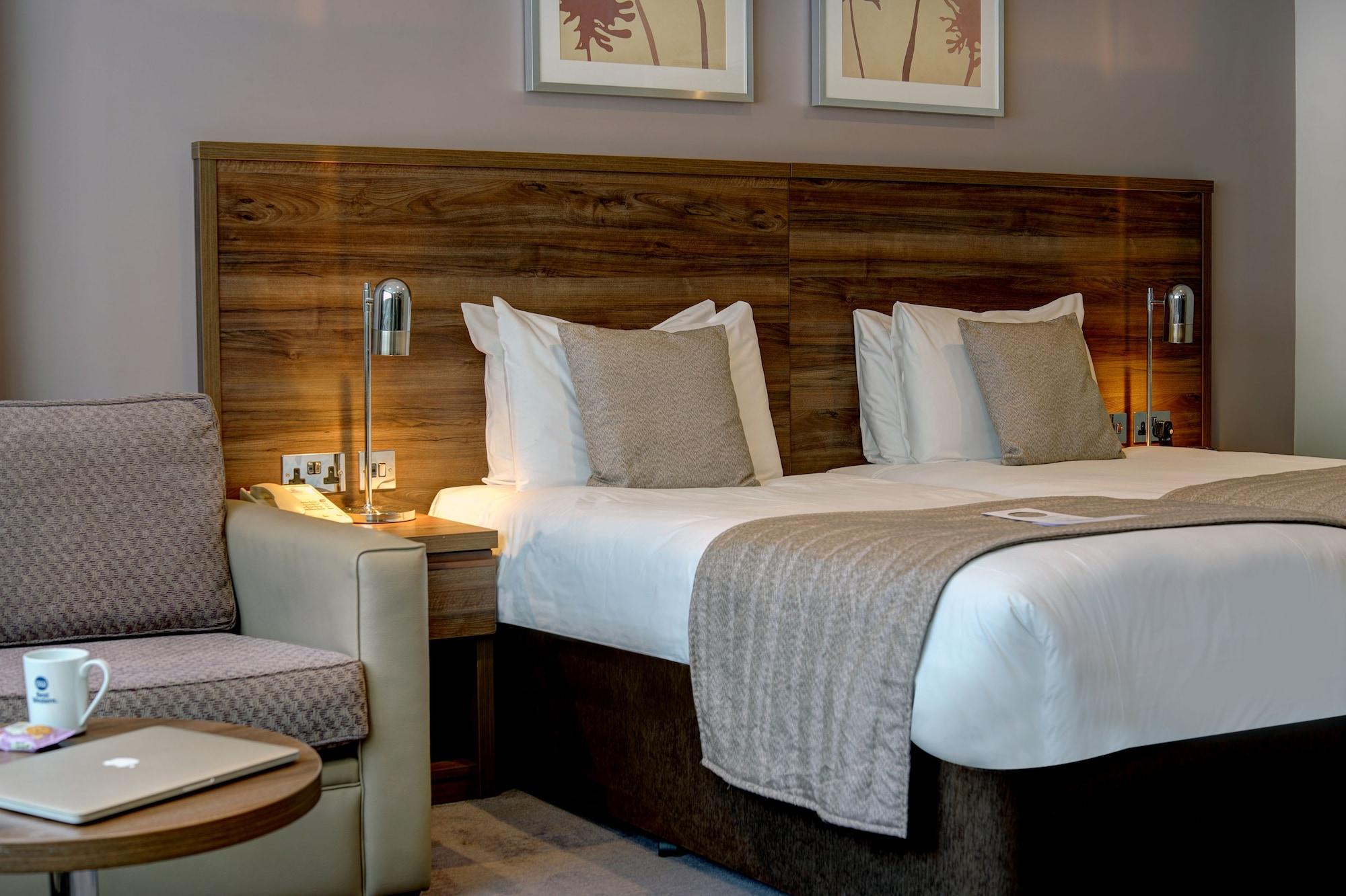 Best Western Ship Hotel Weybridge Exteriör bild