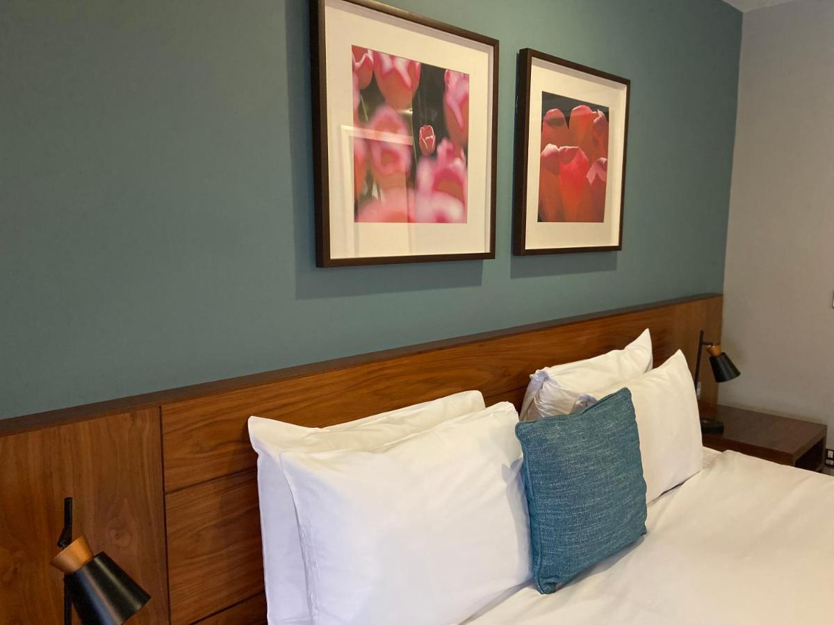 Best Western Ship Hotel Weybridge Exteriör bild