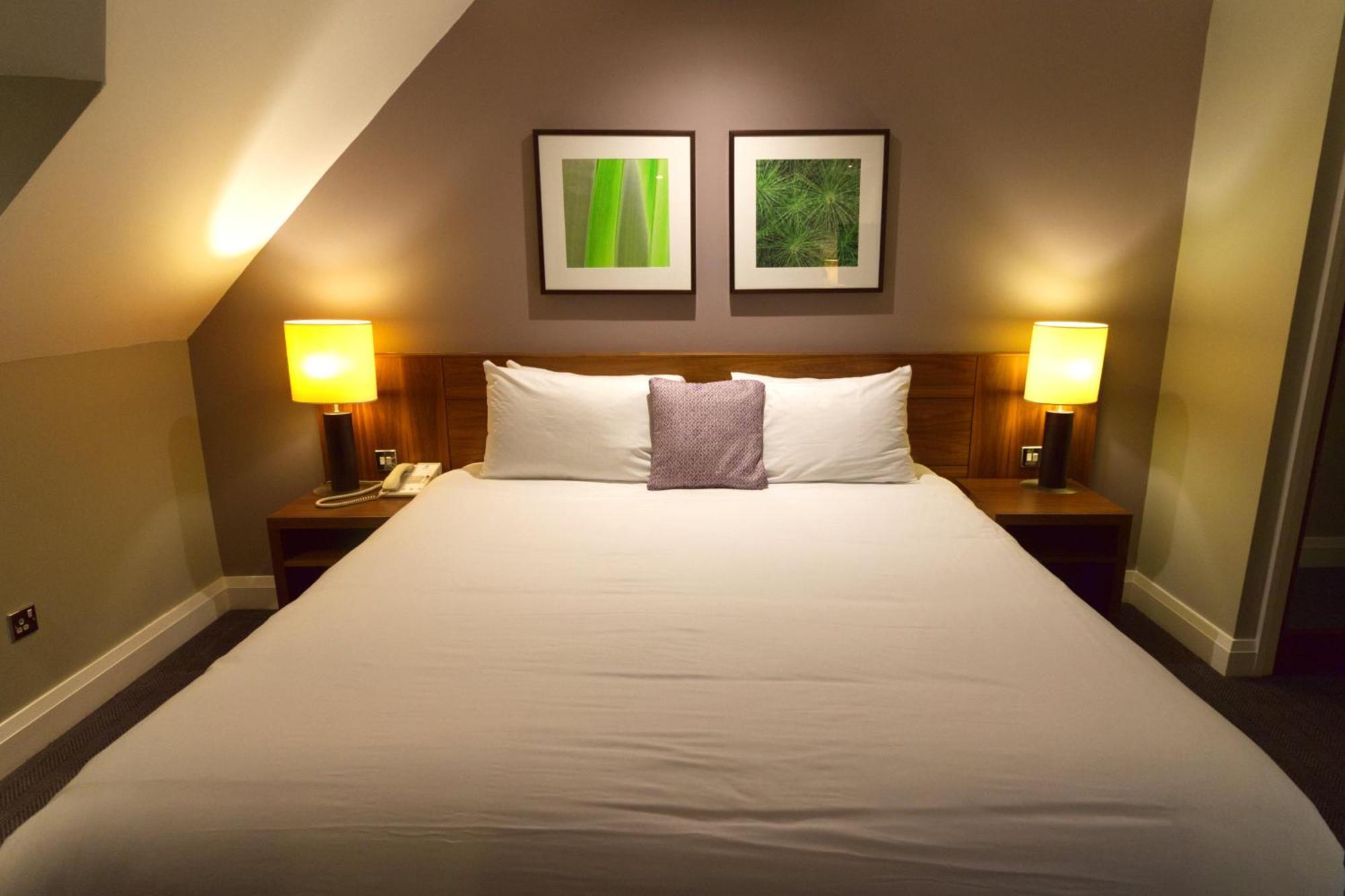 Best Western Ship Hotel Weybridge Exteriör bild