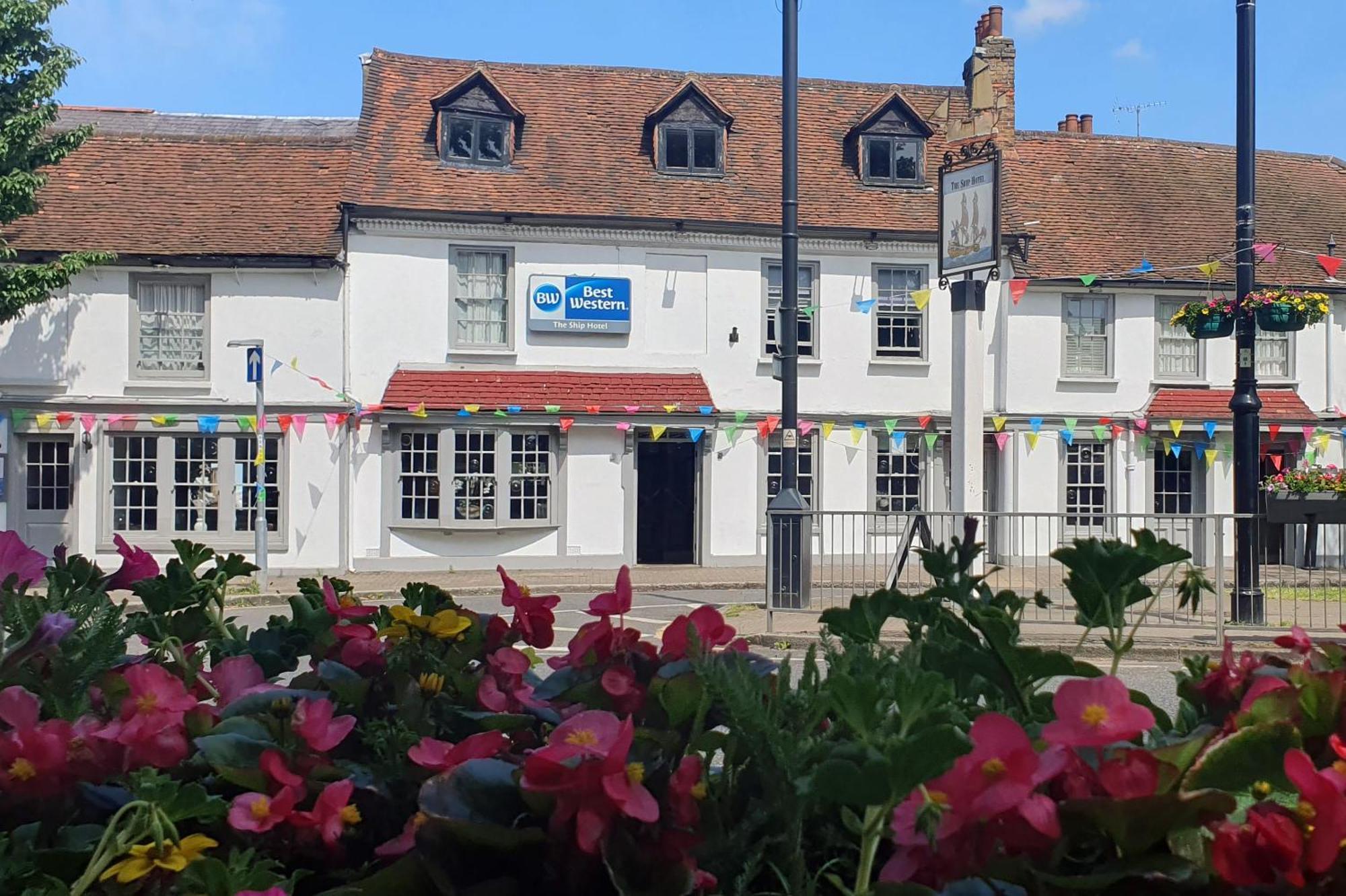 Best Western Ship Hotel Weybridge Exteriör bild
