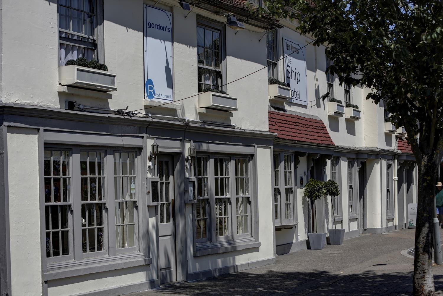 Best Western Ship Hotel Weybridge Exteriör bild